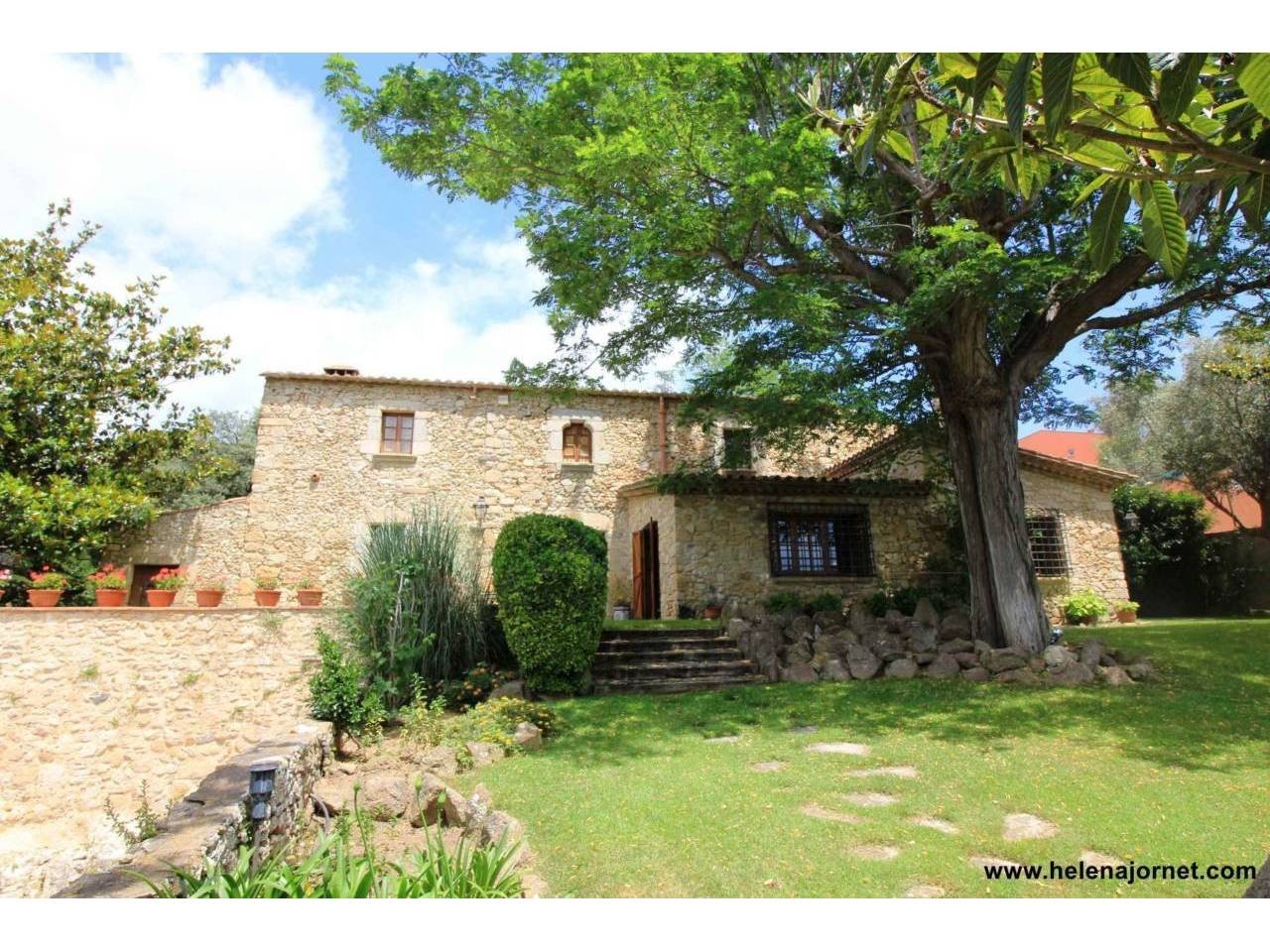 Exclusive Catalan farmhouse totally refurbished with swimming pool and wonderful garden - 1372