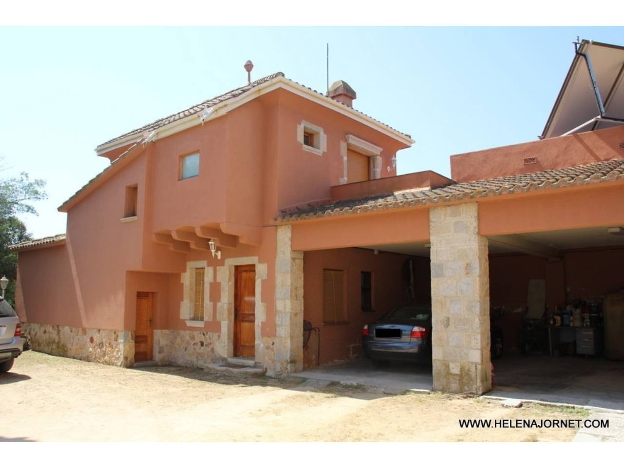 Exceptional detached house in a preserve area surrounded by non-buildable land and sea views centrally located - 2060