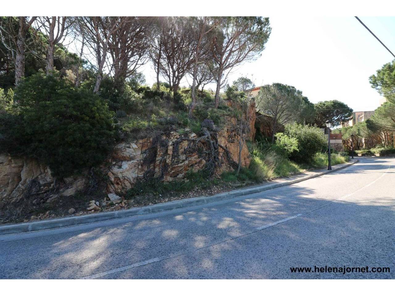 Large land lot with wonderful views and in a very good emplacement - 17