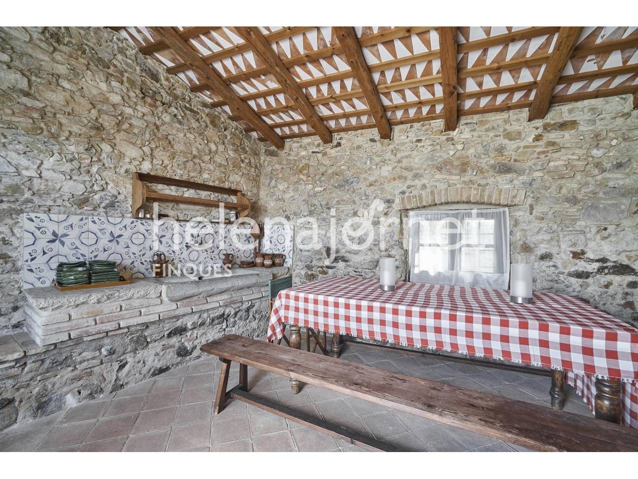 Unique and exceptional rustic farm of 132ha, with a completely renovated farmhouse, a farm and a reservoir. - 2138