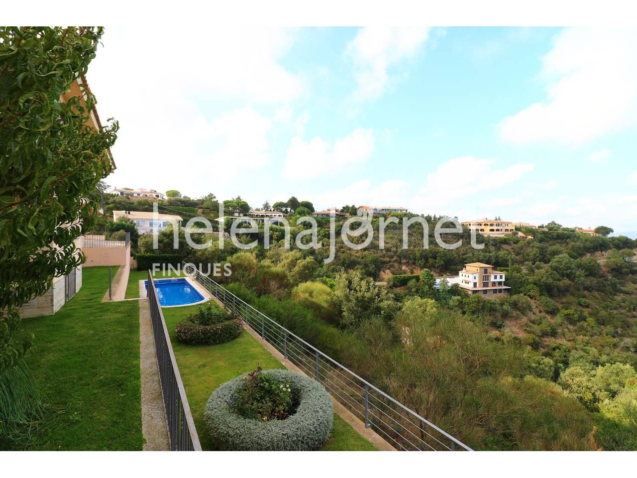 House with a beautiful garden and a pool in the Mas Nou residential area - 1512
