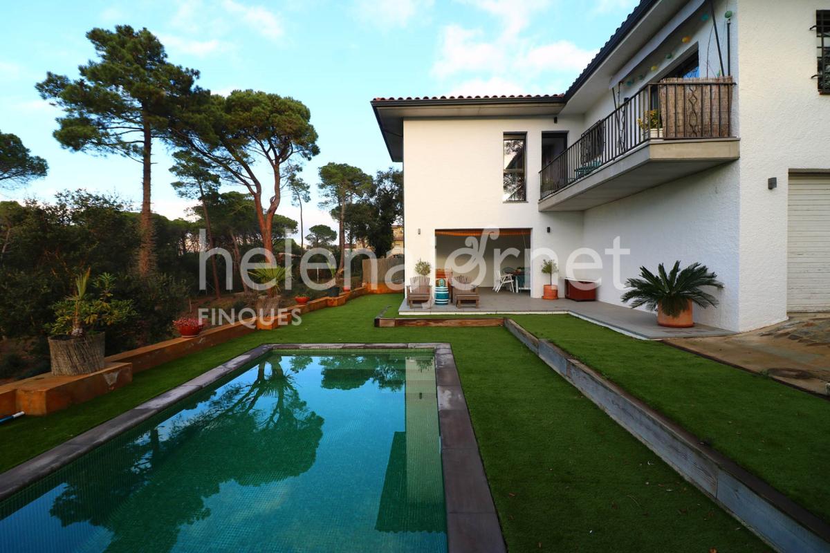 Magnífica casa reformada d’una sola planta i amb piscina privada al Mas Trempat.