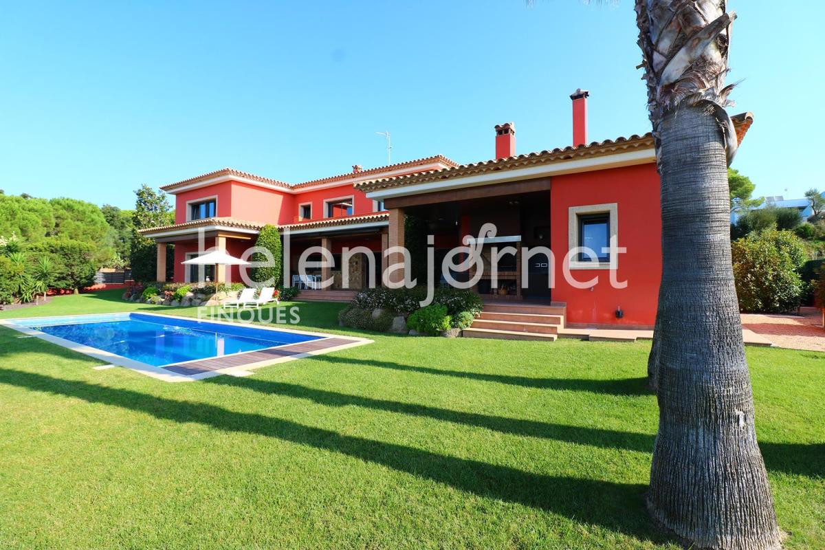 Fantàstica i lluminosa casa amb jardí i piscina a Santa Cristina d'Aro