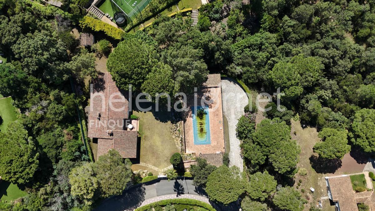 Casa espectacular d'una sola planta en una ubicació exclusiva a la urbanització golf costa brava