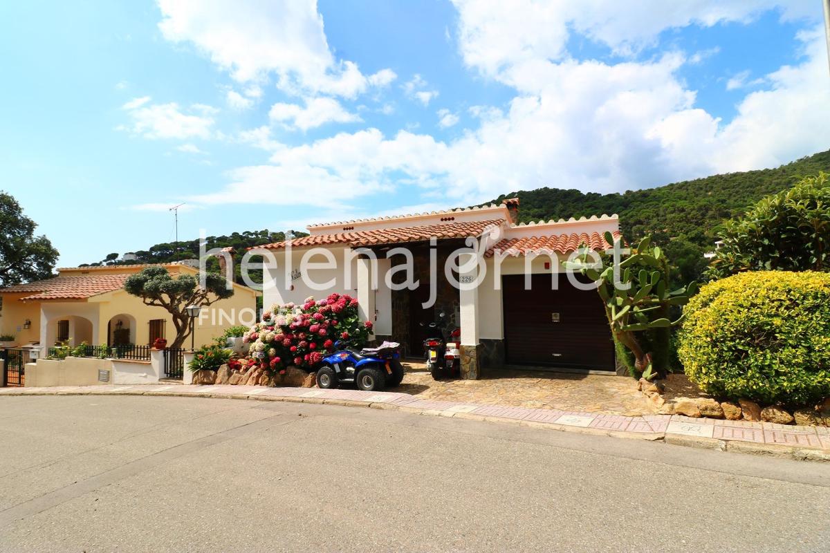 Casa con vistas a la montaña y al mar en Rosamar