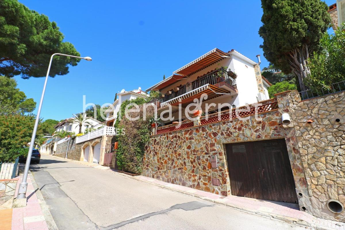 Casa amb molt d’encant a la urbanització Rosamar