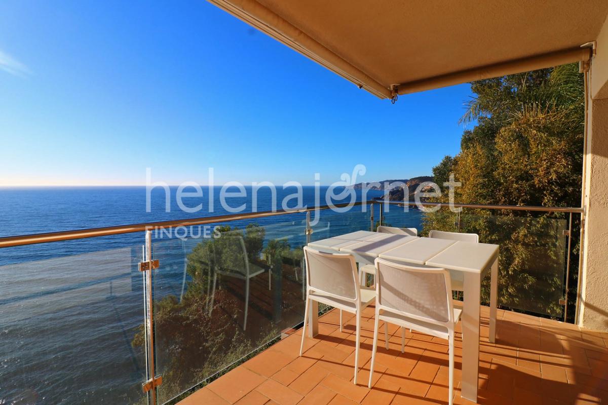 Appartement confortable avec vue directe sur la mer