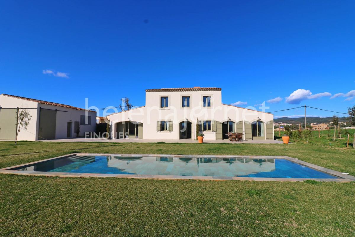 Spectacular fully renovated farmhouse with great charm in cassà de la selva