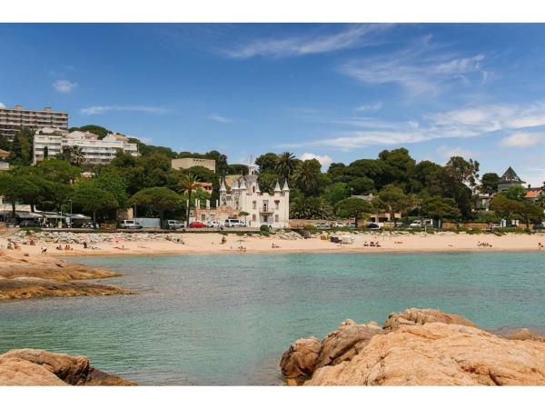 Propriété historique sur un terrain de 4.800 m2 en première ligne face à la plage de Sant Pol, S'Agaró.