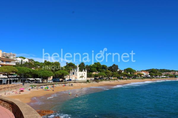 Propriété historique sur un terrain de 4.800 m2 en première ligne face à la plage de Sant Pol, S'Agaró.