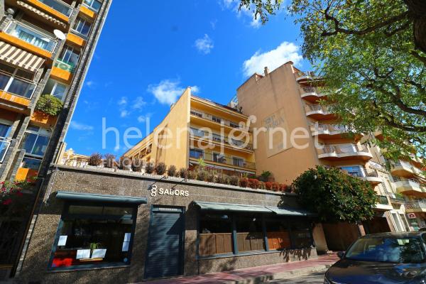 Apartament amb terrassa i piscina comunitària al passeig de sant feliu de guíxols