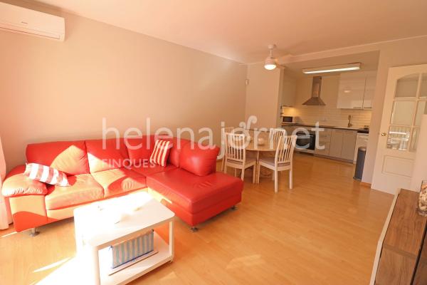 Apartament amb terrassa i piscina comunitària al passeig de sant feliu de guíxols