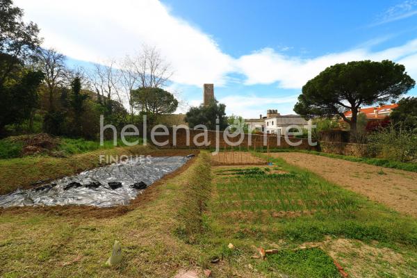 Maison à rénover avec un grand terrain constructible au centre de llagostera