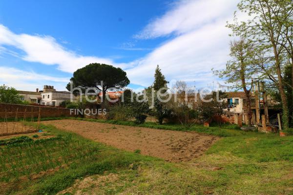 Casa per reformar amb una gran parcela edificable al centre de llagostera