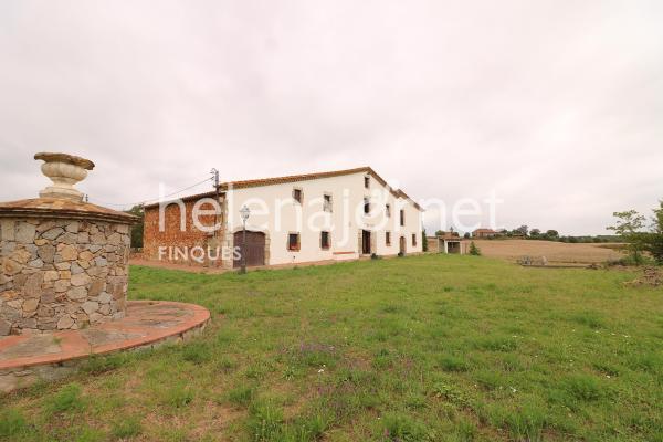 Catalan country house with 7Ha of land in Catalonia