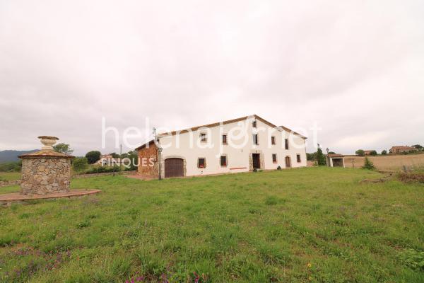 Catalan country house with 7Ha of land in Catalonia