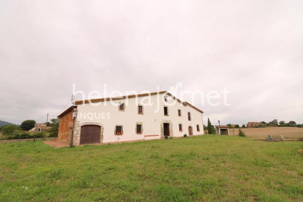 Catalan country house with 7Ha of land in Catalonia