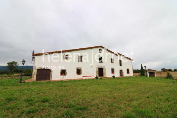 Catalan country house with 7Ha of land in Catalonia