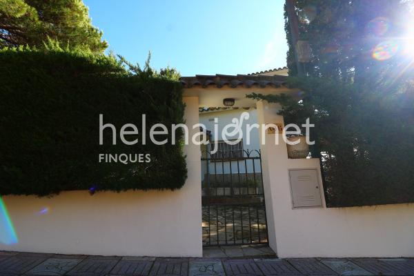 House with a 1.073 m2 plot of land in sant miquel d’aro