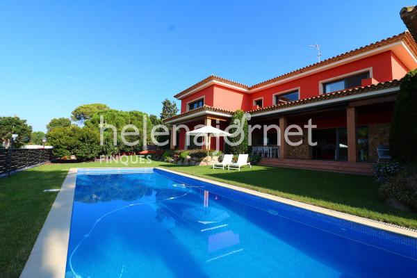 Fantàstica i lluminosa casa amb jardí i piscina a Santa Cristina d'Aro