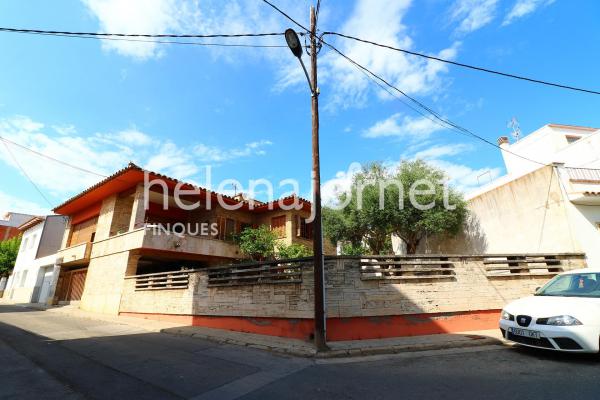 Maravillosa casa con jardín en el centro del pueblo