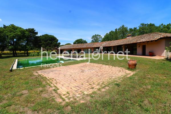 Magnifique maison avec piscine sur un terrain de 32ha avec un mas à rénover