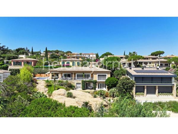 Maison spectaculaire avec vue sur la mer de 372 m2 dans le lotissement les bateries