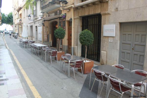 Bar-restaurant fantastique à côte de la Promenade du Mer