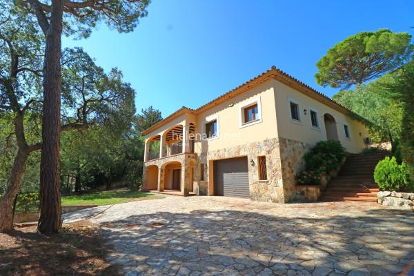 Maison aux 4 vents avec piscine à Costabrava Golf en pleine nature