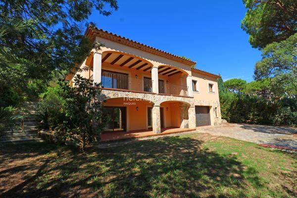 Maison aux 4 vents avec piscine à Costabrava Golf en pleine nature