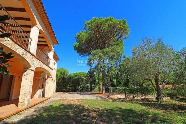 Maison aux 4 vents avec piscine à Costabrava Golf en pleine nature