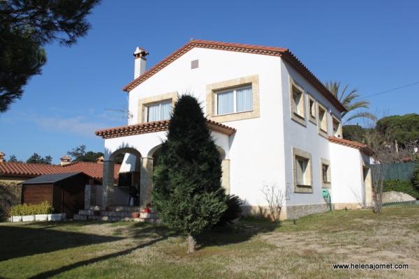 House with garden located in Les Teules area.