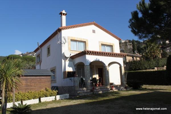 House with garden located in Les Teules area.