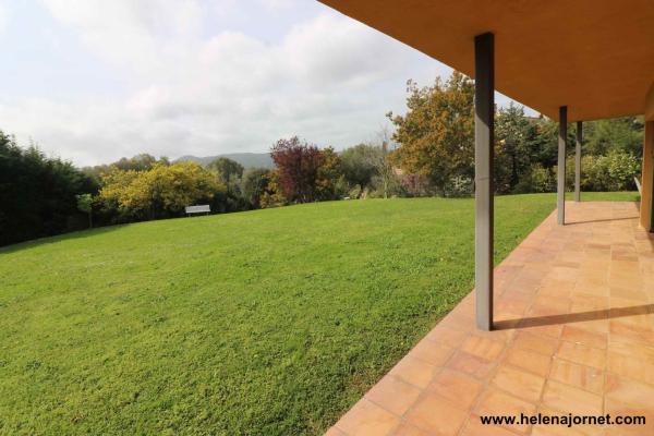 House with wide spaces and on a plot of more than 5000 m2