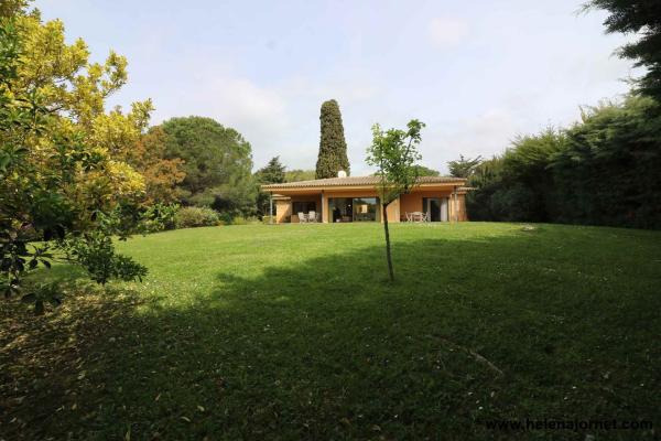 House with wide spaces and on a plot of more than 5000 m2