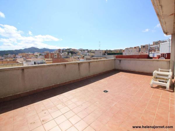 Casa adossada a Sant Feliu de Guíxols