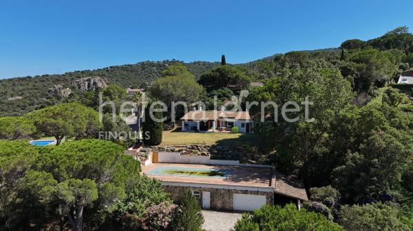 Casa espectacular d'una sola planta en una ubicació exclusiva a la urbanització golf costa brava