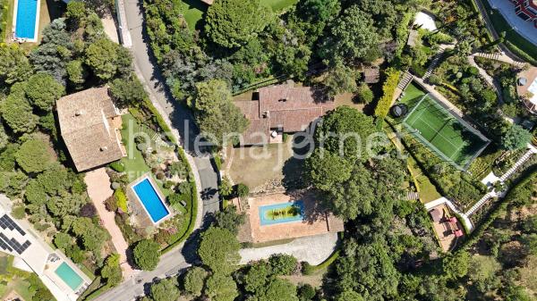 Spectacular single-storey house in exclusive location in the urbanization golf costa brava