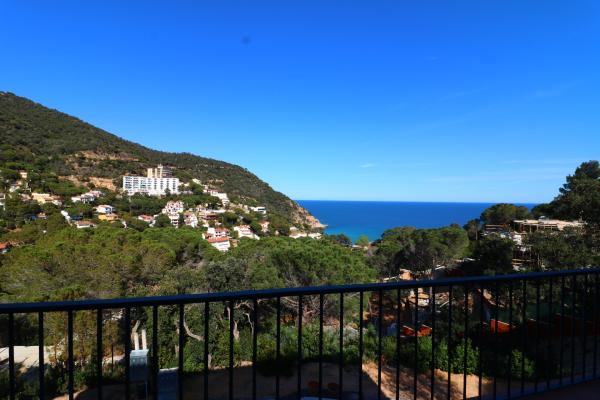 Magnifica casa amb vistes al mar i piscina privada a rosamar