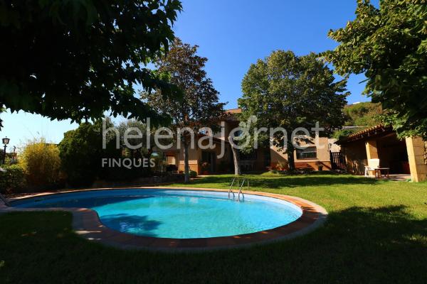 Fantàstica casa amb grans espais i piscina privada a castell d’aro