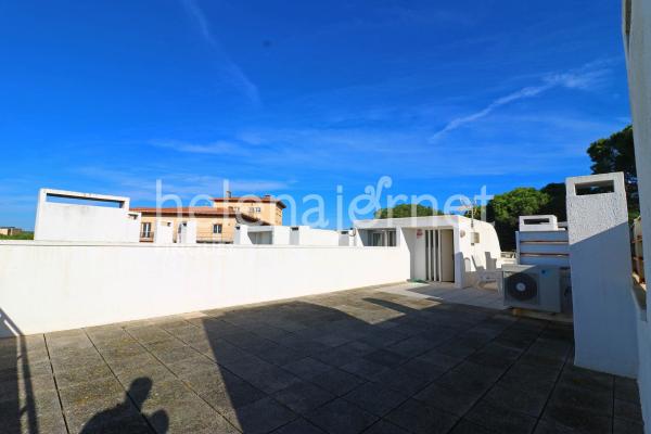 Casa adossada a Sant Feliu de Guíxols