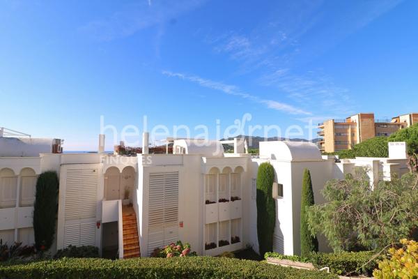 Casa adossada a Sant Feliu de Guíxols