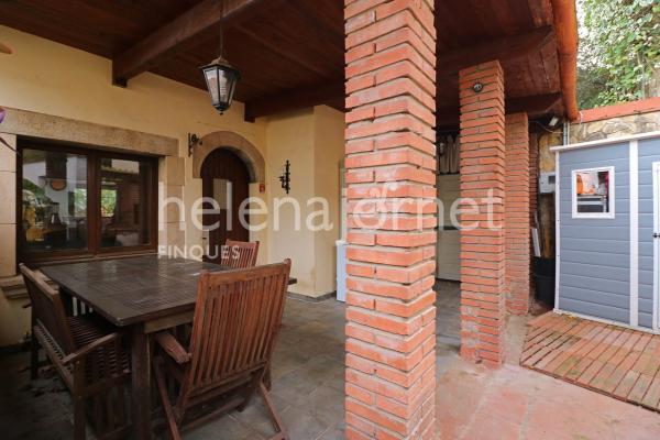 Casa adosada al golf costa brava de 104 m2 amb sortida