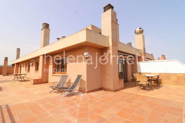 Spectaculaire appartement penthouse face à la mer avec une grande terrasse de 250m2