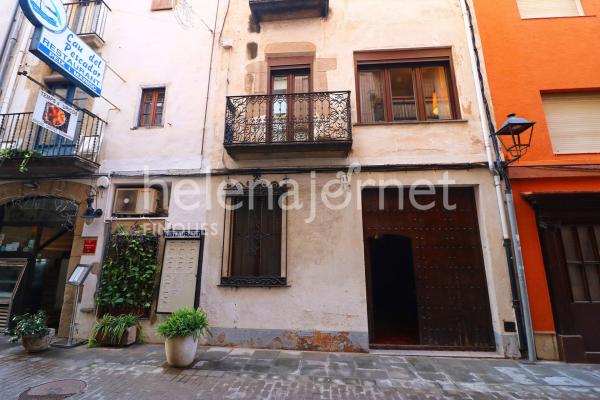 Fantastic town house close to the sea promenade in san feliu de guixols.