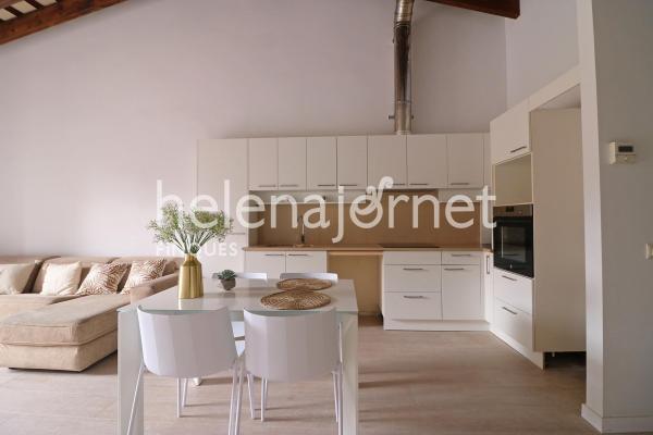 Fantàstic apartament de 90 m2 ubicat a la plaça del monestir de sant feliu de guíxols