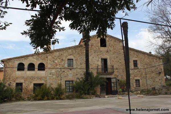 Xvii century farmhouse to be refurbished with attached restaurant