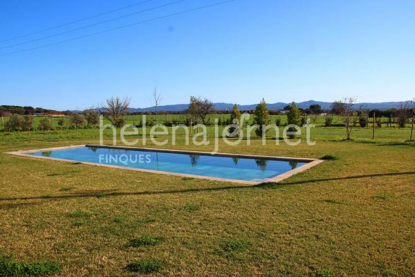 Spectaular fully renovated farmhouse with great charm in Cassà de la Selva