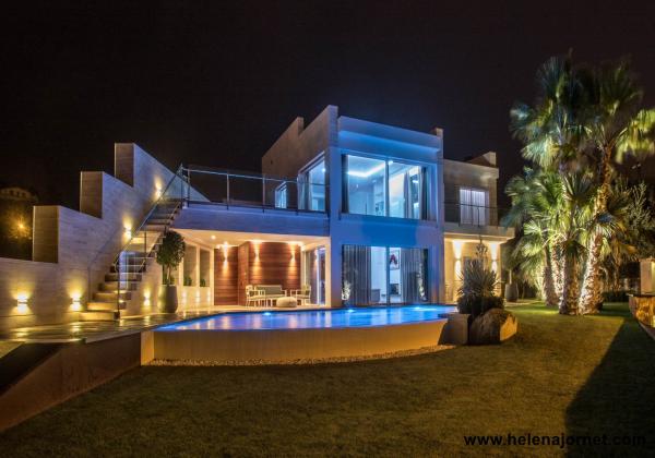 Exclusive newly built house with outdoor and indoor swimming pool and sea views