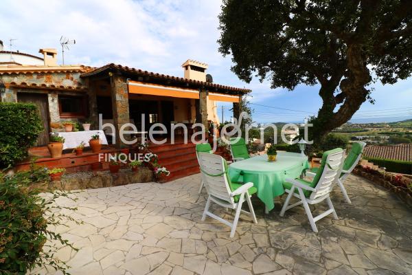 Stone house located in the Can Manel urbanization in Castell d'Aro